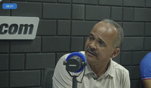 Elinaldo, durante a entrevista, que traz à lembrança de quem esqueceu da máxima popular que versa que 'amigos, amigos; negócios à parte - Divulgação